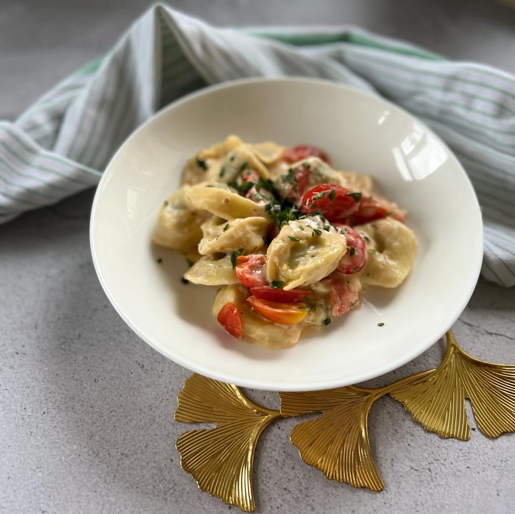 Tortellini, Tomaten in der edelstahl-Antihaft-Pfanne zubereitet