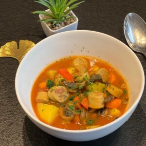 Das Bratwurst Gulasch von Pampered Chef ist ein schnelles und einfaches Familienrezept.