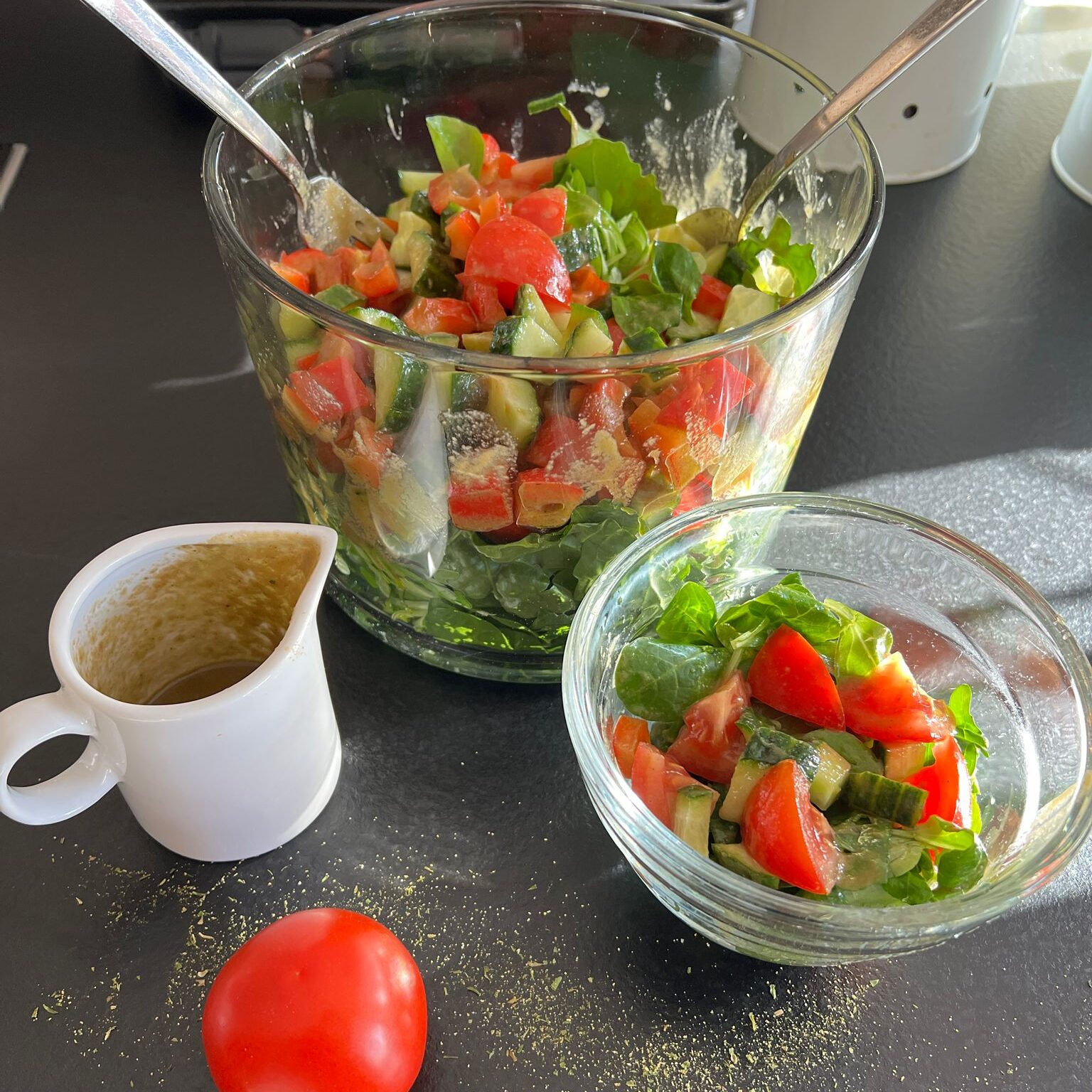 ein sommerliches Salatdressing aus dem Deluxe Blender
